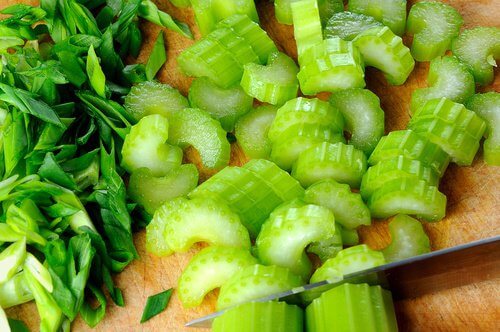 aliments pour brûler rapidement la graisse abdominale : céleri