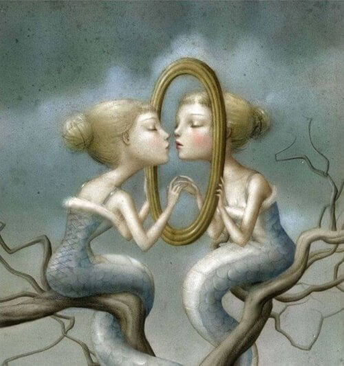 Scene-symbolique-femme-devant-un-miroir-500x533