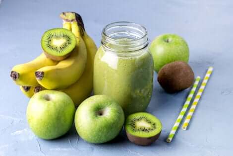 Bananes, pommes et kiwis 