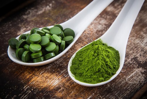 Capsules de spiruline pour l'hypothyroïdisme.
