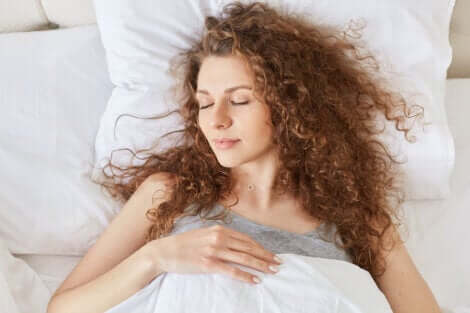 Femme en train de dormir paisiblement
