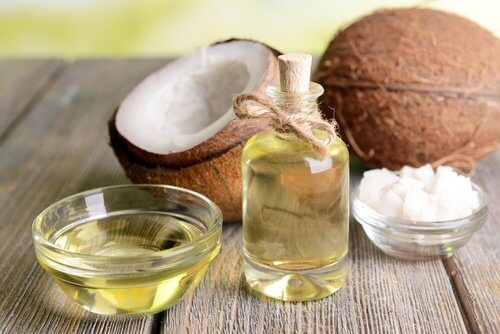 10 secrets à base d'huile de coco pour rajeunir