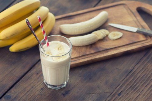 Délicieux smoothie à la banane qui aide à perdre de la graisse abdominale