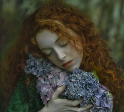 tristesse femme caresse