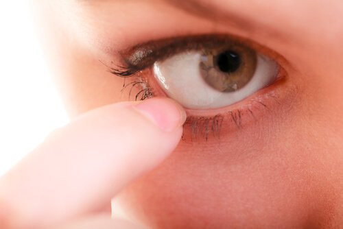 yeux-secs-shutterstock_287269856