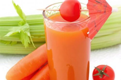 Jus de céleri, de carottes et de linette pour fortifier le côlon Jus de céleri, de carottes et de linette pour fortifier le côlon