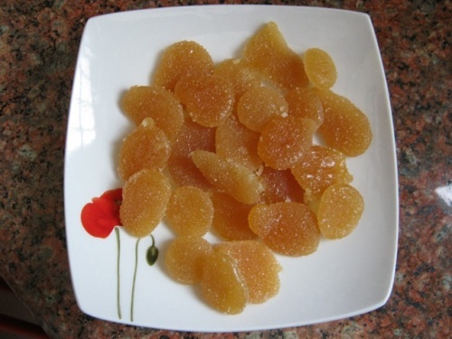 Préparation des bonbons miel.