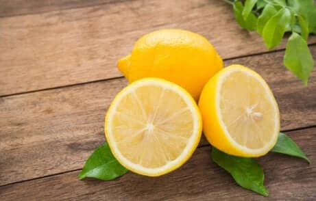 Citron coupé en deux