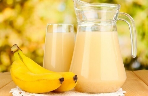Jus de banane et de pomme de terre pour traiter les ulcères à l’estomac Jus de banane et de pomme de terre pour traiter les ulcères à l’estomac