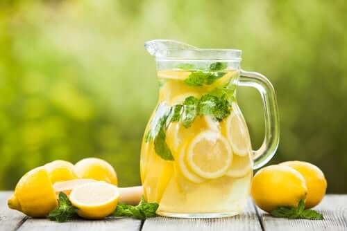 Le jus de citron aide à purifier les reins. 