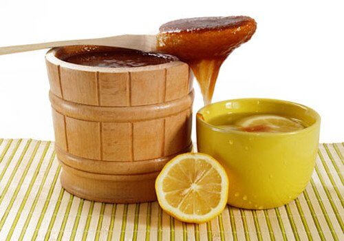 L'infusion de miel et de citron aide à combattre l'acide urique.