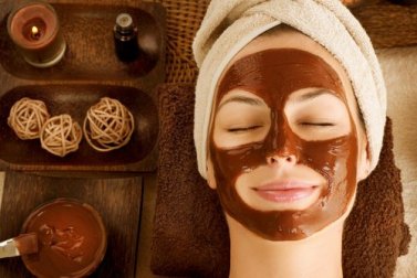 Masque et exfoliant au café pour le visage fatigué