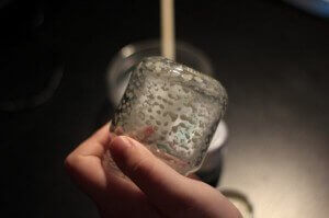 Comment faire un flacon lumineux avec de la peinture : étape 3