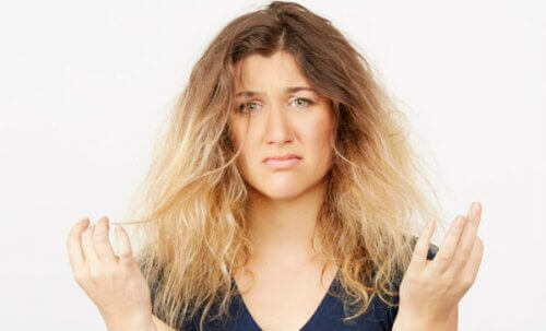 Des masques maison adoucissant pour les cheveux secs