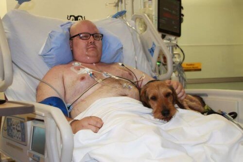 Animaux-rendant-visite-a-leur -maitre-a-l'hopital-2-500x334