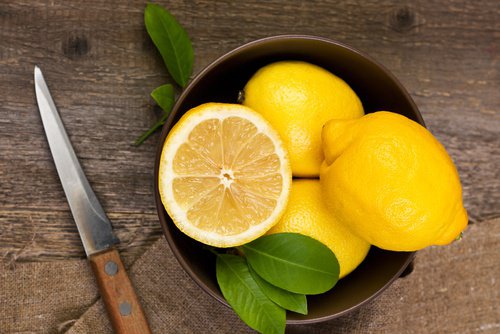 citrons et couteau
