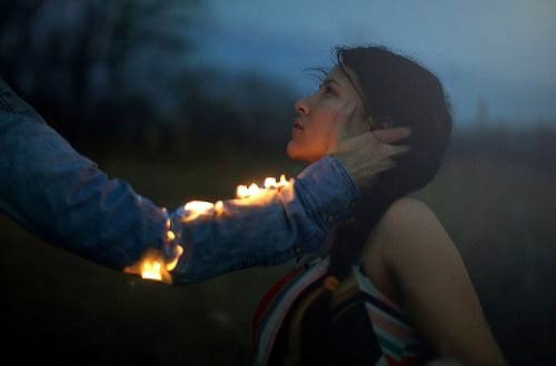 Couple-se-regardant-500x330