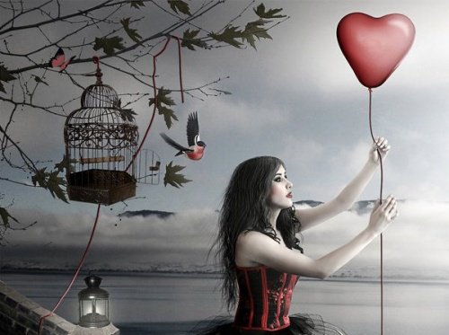 Femme-et-ballon-coeur-1-500x373