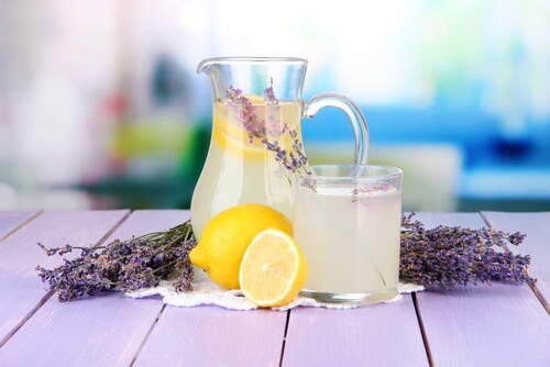 Limonade-a-la-lavande-brute-500x334