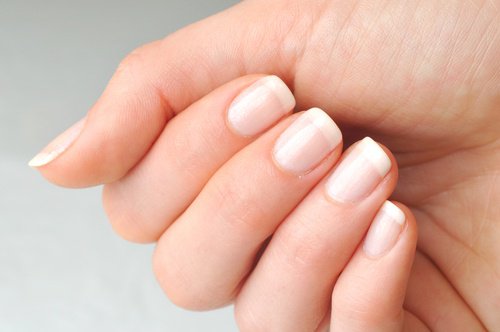 Ongles-jaunatres-500x332