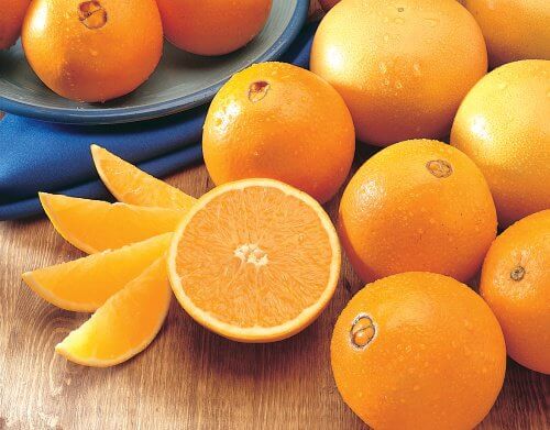 Oranges fraîches pour la réalisation du smoothie.