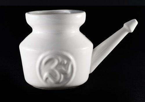 remèdes naturels contre la sinusite aiguë : lavements nasaux