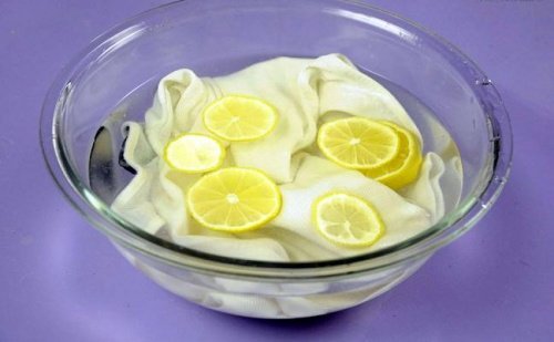 Éliminer les taches de transpiration sur les vêtements blancs : citron