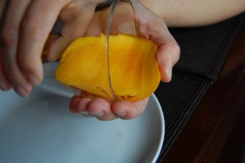 eplucher-mangue-2-500x332