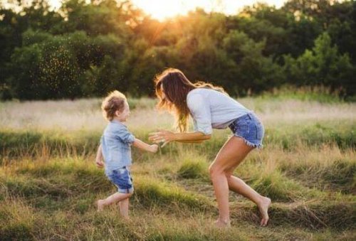 Jouer avec son fils.