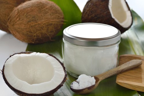 Huile de coco pour épaissir les cheveux fins