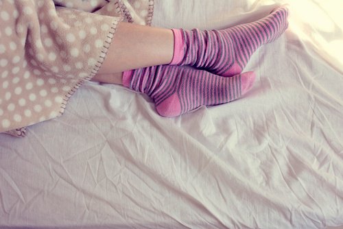 Est-il bon de dormir avec des chaussettes ?