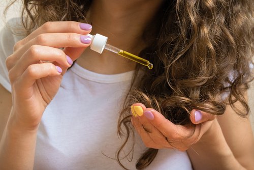 Comment épaissir les cheveux fins avec un ingrédient naturel