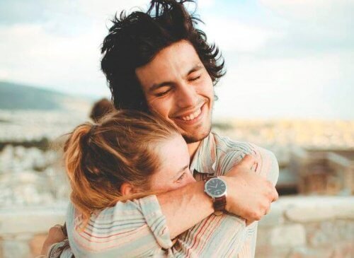 exercices pour améliorer la relation de couple : calins