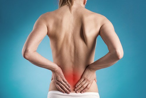 Au milieu du cycle le dessous du ventre et les reins et la mise en relief fait mal