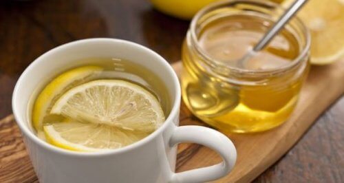 L'eau tiède au miel : 5 raisons d'en consommer