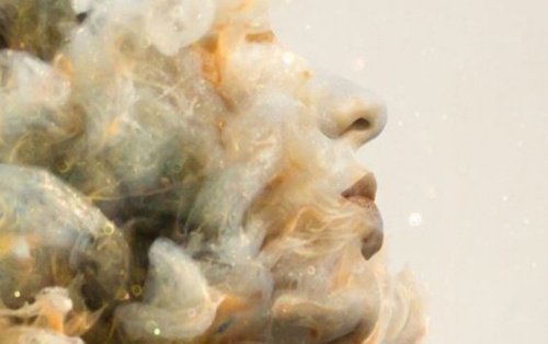 Femme-nuages-500x314