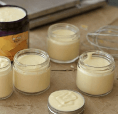 Préparation d'une crème pour les mains et cuticules