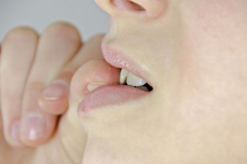 Se-ronger-les-ongles-500x331