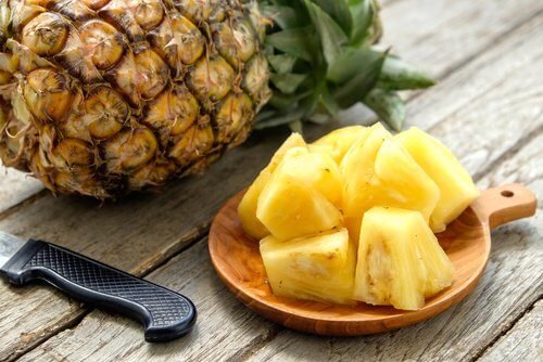 Nettoyez le côlon avec l'ananas.