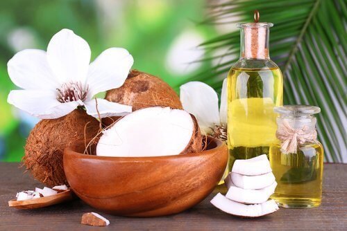 noix de coco pour lisser les cheveux.