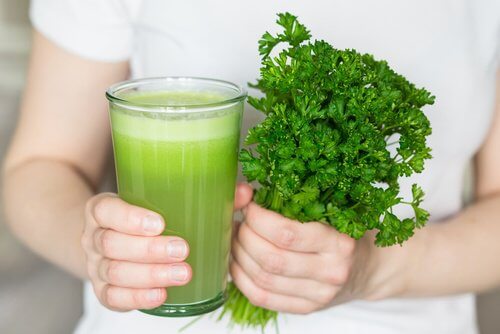 Éliminez les mauvaises odeurs buccales et corporelles en prenant ce jus naturel Éliminez les mauvaises odeurs buccales et corporelles en prenant ce jus naturel