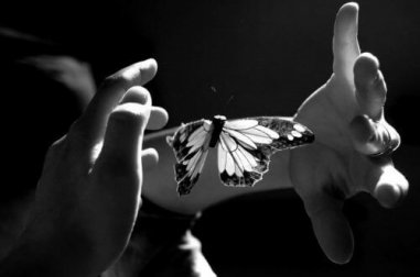 Caresser avec l'âme et atteindre l'intimité des émotions