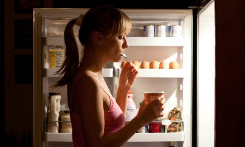 manger la nuit : symptôme de déséquilibre hormonal