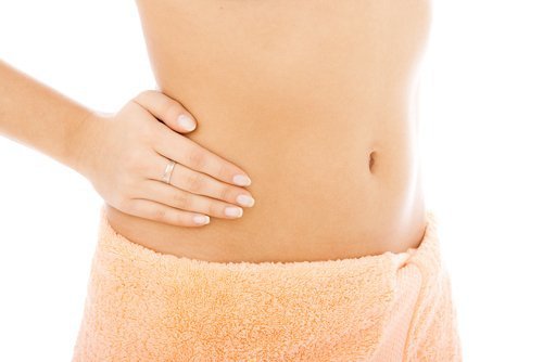 Masser le tour de taille.