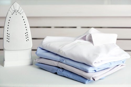 Méthodes maison pour nettoyer un fer à repasser brûlé