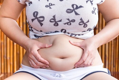 signes qui montrent que vous avez une surcharge de toxines : accumulation graisse abdominale