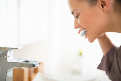 L'eau oxygénée pour les dents.