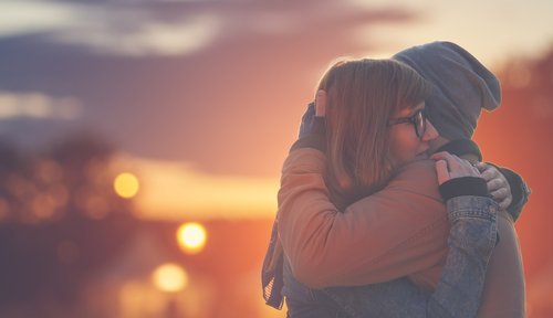 Bienfaits psychologiques de faire des câlins