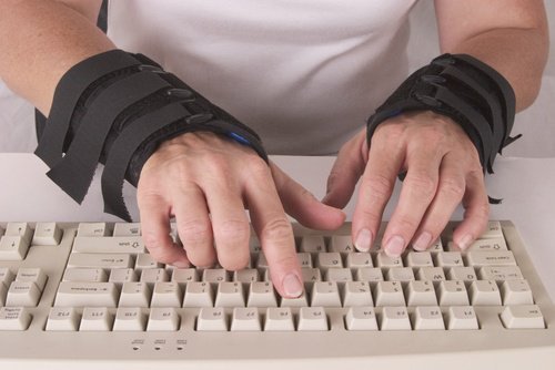 exercices-et-conseils-pour-le-syndrome-du-canal-carpien-500x334