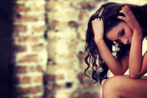 femme qui souffre